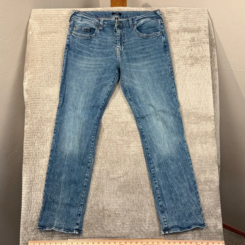 True Religion Ricky Relaxed Straight Jeans Medium Wash Blue‎ Mens 36 105251